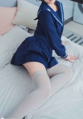 年輕女保險銷售員5